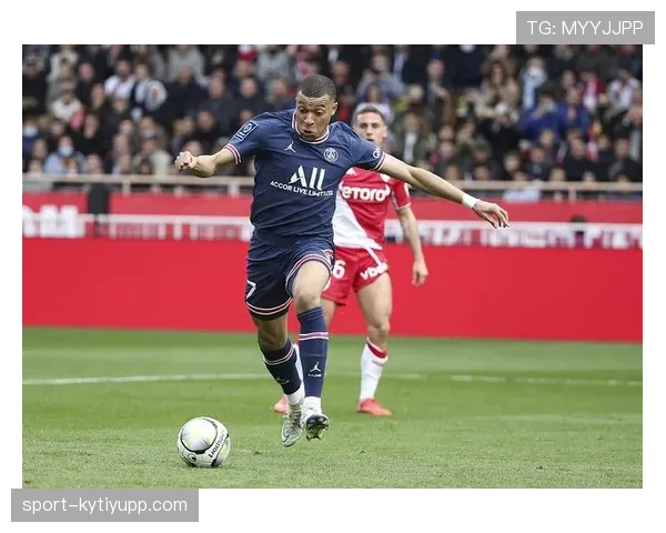 姆巴佩家冰箱里塞满能量饮料，保质期比他一场比赛还短